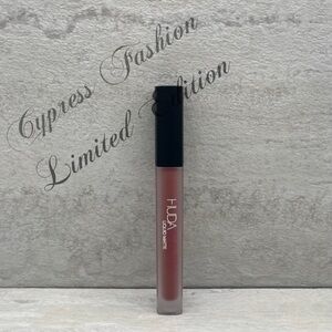 🎉 $5 HUDA BEAUTY Liquid Matte Lipstick in Queen of Sheba